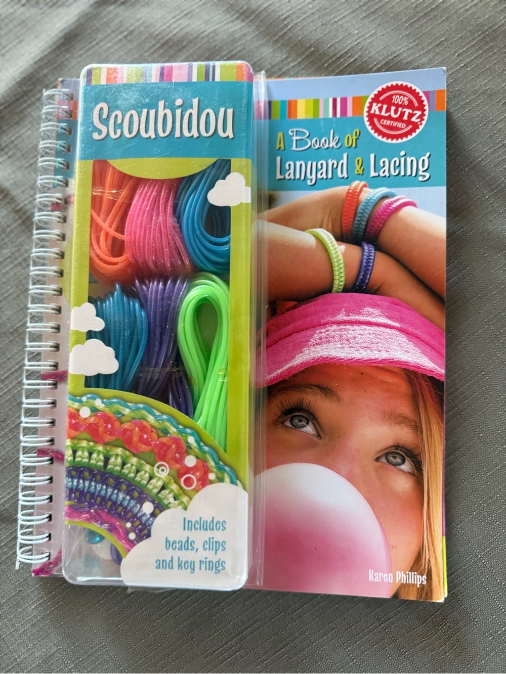 Y2K 2007 Klutz Scoubidou Lanyard & Lacing Craft Kit Bright Multicolor NOS Sealed